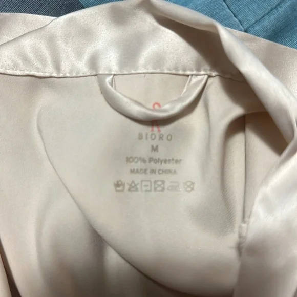 Sioro Silk Robe - Picture 4 of 4